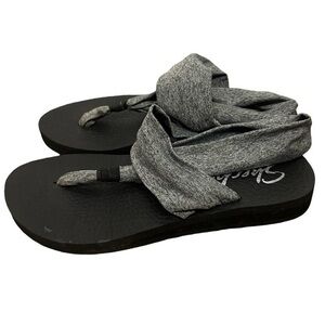Skechers Yoga Foam Sandals Soze‎ 7 Black Gray Strappy Sandals